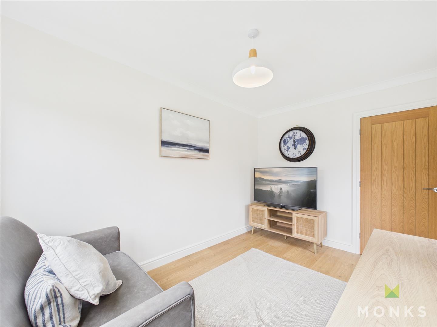 37 Llanforda Mead, Oswestry, SY11 1TS For Sale